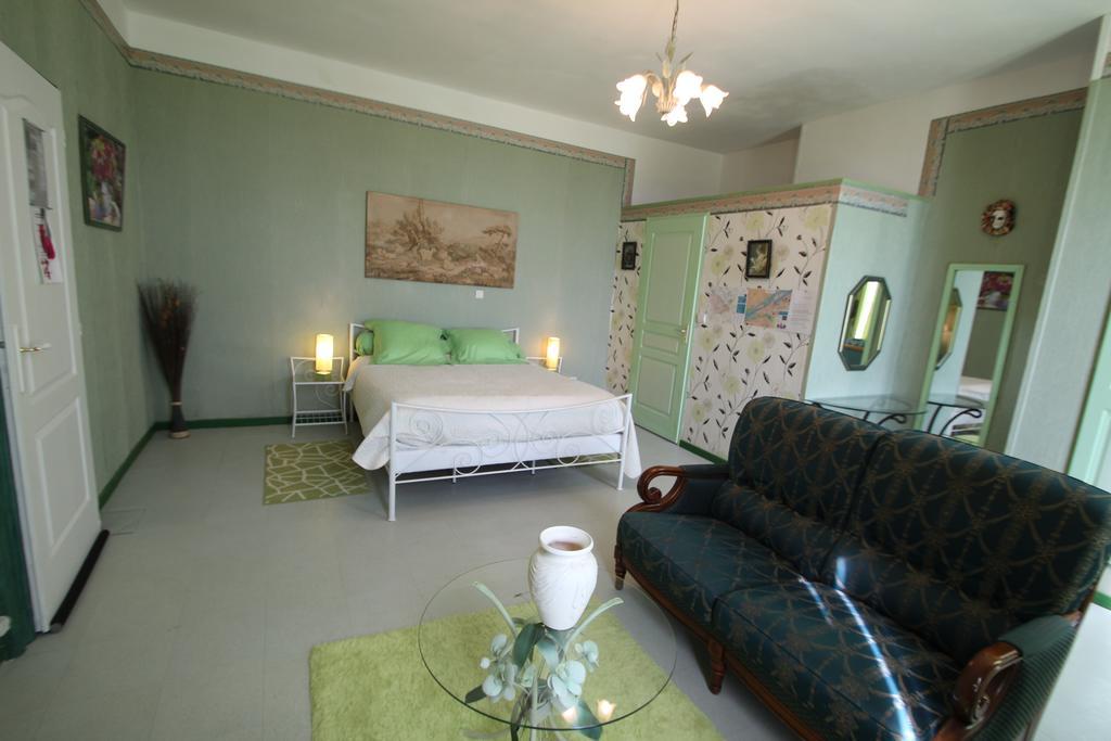 Domaine Des Roses Bed & Breakfast Vaudelnay Room photo