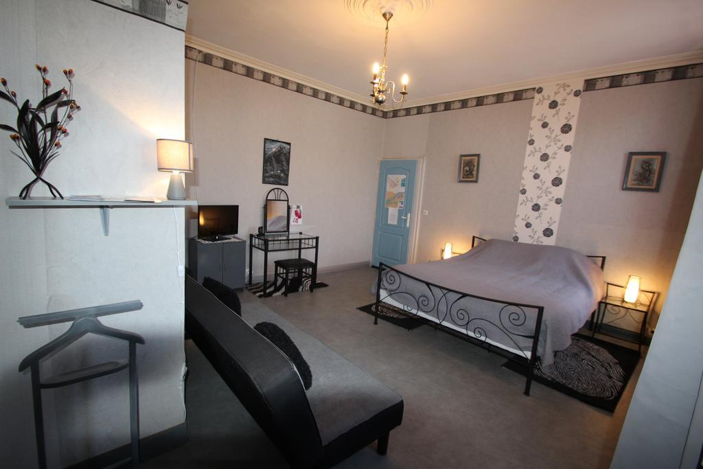 Domaine Des Roses Bed & Breakfast Vaudelnay Room photo