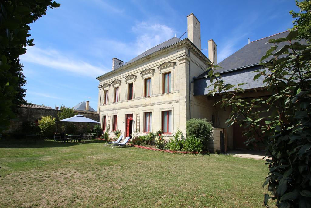 Domaine Des Roses Bed & Breakfast Vaudelnay Exterior photo
