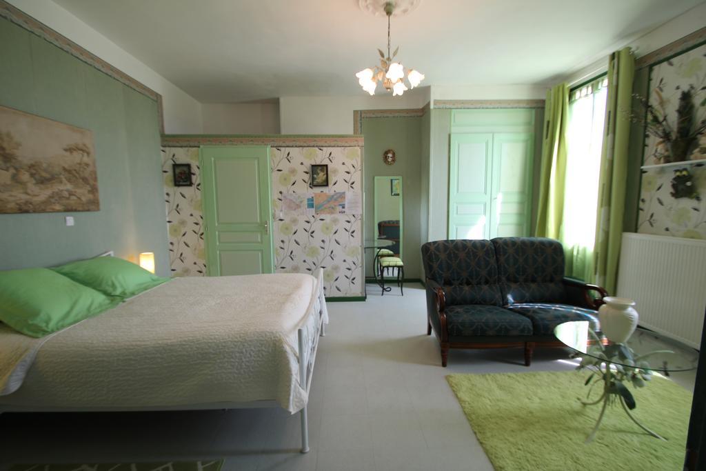 Domaine Des Roses Bed & Breakfast Vaudelnay Room photo