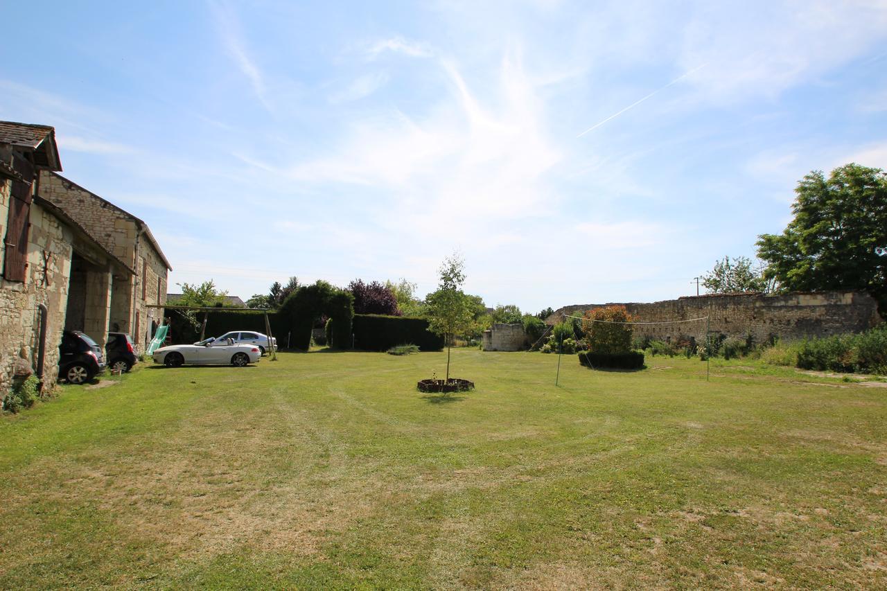 Domaine Des Roses Bed & Breakfast Vaudelnay Exterior photo